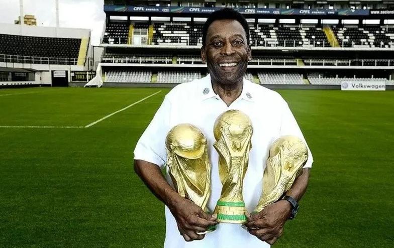Lý do Pele chỉ giành được 3 quả bóng vàng